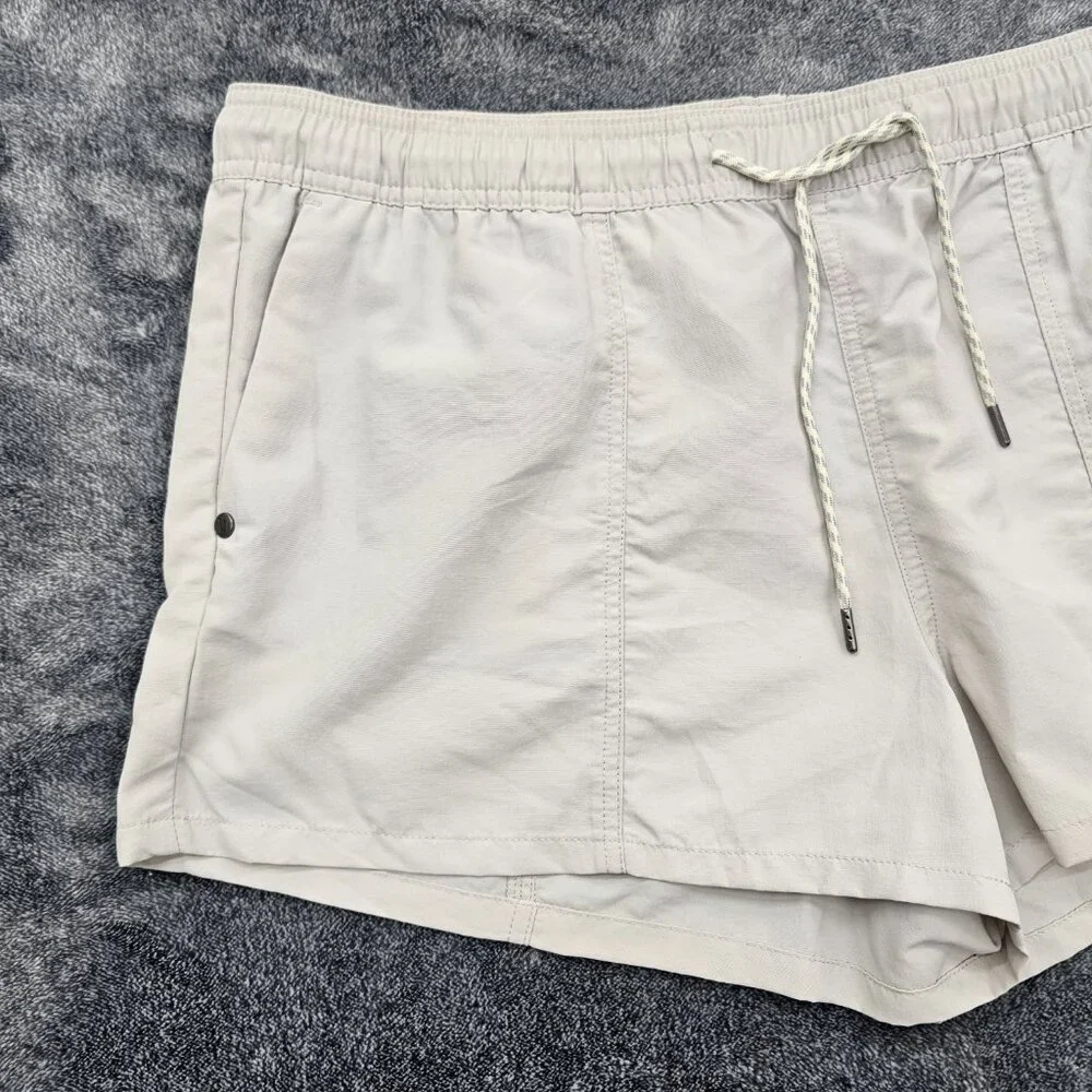 VUORI  Sunwashed Shorts womens XL 2.5" inseam active color Suede VW369  NEW - Picture 3 of 11